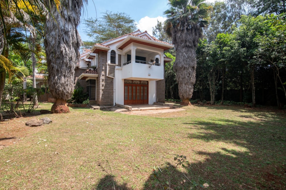 4-bedroom Karen house on about half an acre